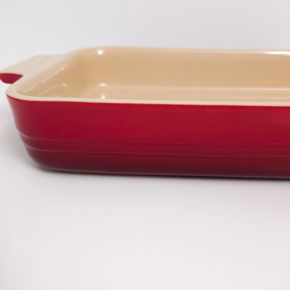 Le Creuset Cerise Red & Beige Stoneware 9x12 Rectangular Lasagna Baking Dish